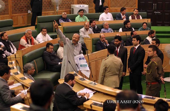 Autumn session begins amid uproar on beef ban issue